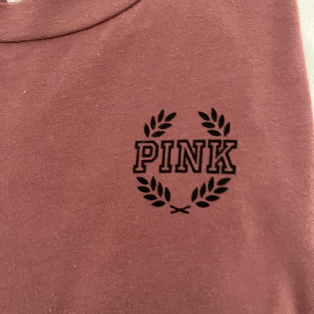 Victoria secret pink long sleeve crop top. Perfect teenage top.